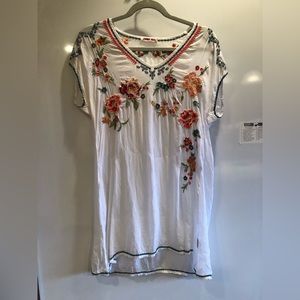Johnny Was Pari Embroidered Floral Carmen Tunic White | Rayon | Small